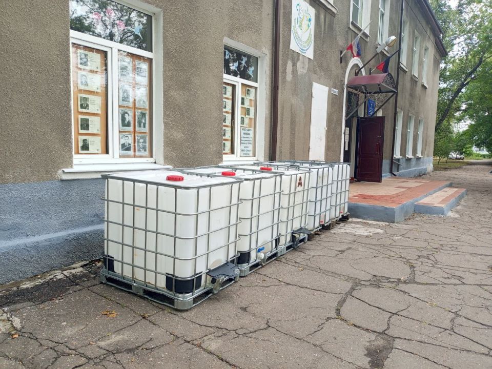 Вместе с Главой ДНР Денисом Пушилиным продолжаем борьбу за воду: ежедневно в Червоногвардейском районе ведётся установка ёмкостей разного объема Вместе с Главой ДНР Денисом Пушилиным продолжаем борьбу за воду: ежедневно в Червоногвардейском районе ведётся установка ёмкостей разного объема