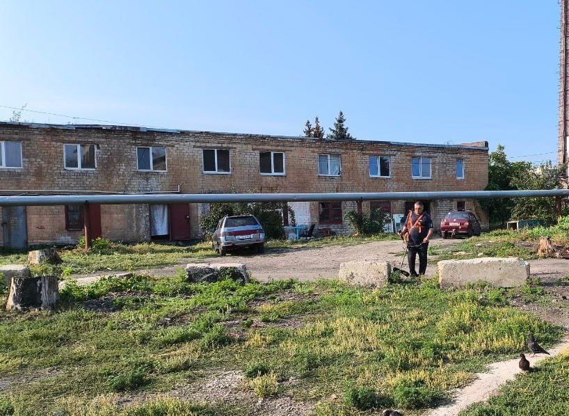 Сегодня, 8 августа, с целью приведения территории в надлежащее санитарное состояние силами МУП АГМ «Коммунальник-15» произведен покос травы возле хозблока № 52 в квартале Химик