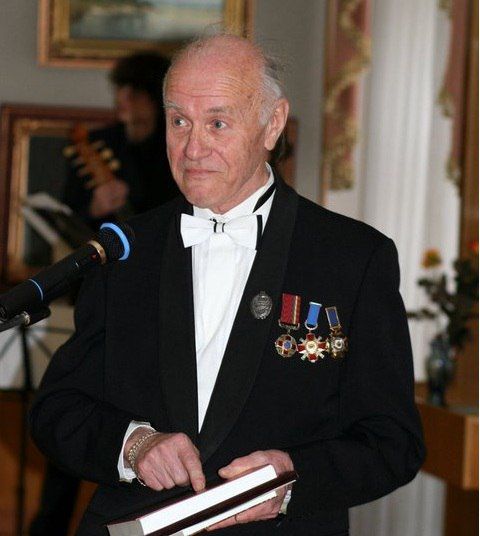 Александр Подгорный: #Макеевке_335. Знаменитый макеевский художник-Гарри Вильгельмович Руфф Имя художника Гарри Руффа уже давно является визитной карточкой Макеевки Александр Подгорный: #Макеевке_335. Знаменитый макеевский художник-Гарри Вильгельмович Руфф Имя художника Гарри Руффа уже давно является визитной карточкой Макеевки