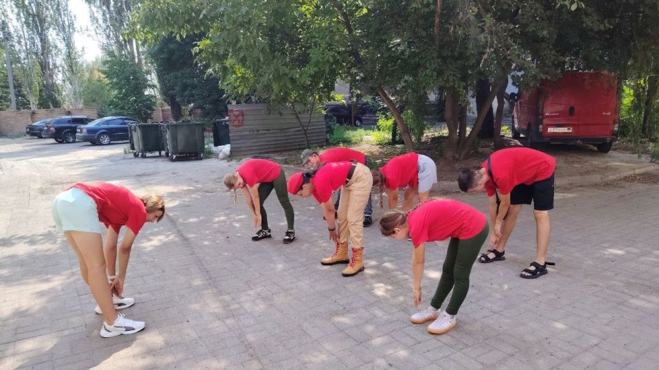 В День физкультурника председатель Совета юнармейских командиров городского округа Макеевка, Никитина Алёна, провела зарядку для юнармецев местного отделения городского округа Макеевка имени Героя СВО Линева А. М В День физкультурника председатель Совета юнармейских командиров городского округа Макеевка, Никитина Алёна, провела зарядку для юнармецев местного отделения городского округа Макеевка имени Героя СВО Линева А. М