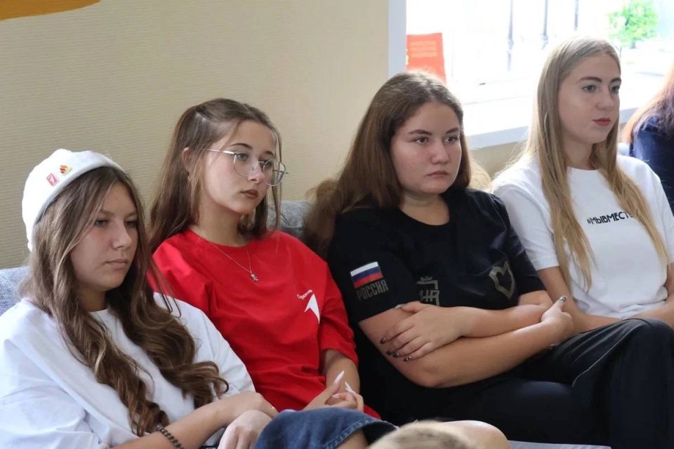 Прошла увлекательная встреча с активистами Молодой Республики , Движения Первых и Молодой Гвардии - ЮНАРМИЯ, приуроченная ко Дню строителя Прошла увлекательная встреча с активистами Молодой Республики , Движения Первых и Молодой Гвардии - ЮНАРМИЯ, приуроченная ко Дню строителя