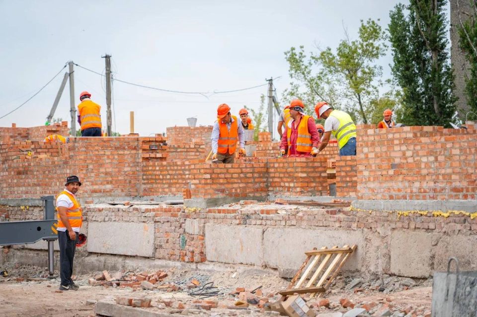 В День строителя губернатор Югры Руслан Кухарук работает на подшефных территориях в ДНР: продолжается восстановление Авдеевки и Макеевки В День строителя губернатор Югры Руслан Кухарук работает на подшефных территориях в ДНР: продолжается восстановление Авдеевки и Макеевки