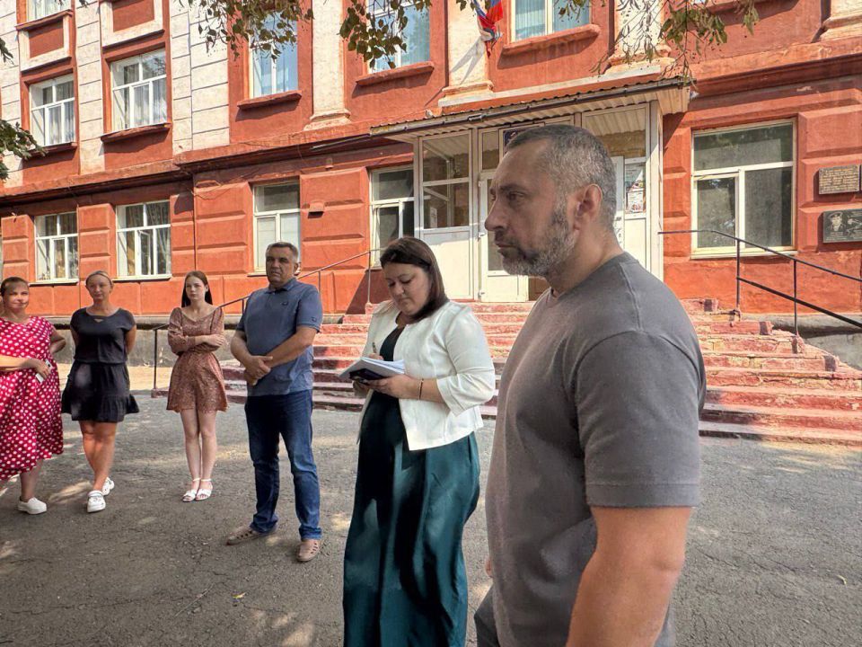 Депутаты Народного Совета ДНР Юрий Афендиков и Марина Каплянок провели ряд сходов граждан в Макеевке и Донецке Депутаты Народного Совета ДНР Юрий Афендиков и Марина Каплянок провели ряд сходов граждан в Макеевке и Донецке