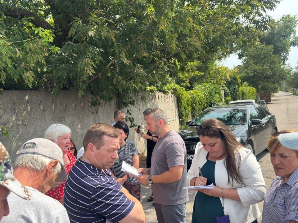 Депутаты Народного Совета ДНР Юрий Афендиков и Марина Каплянок провели ряд сходов граждан в Макеевке и Донецке Депутаты Народного Совета ДНР Юрий Афендиков и Марина Каплянок провели ряд сходов граждан в Макеевке и Донецке