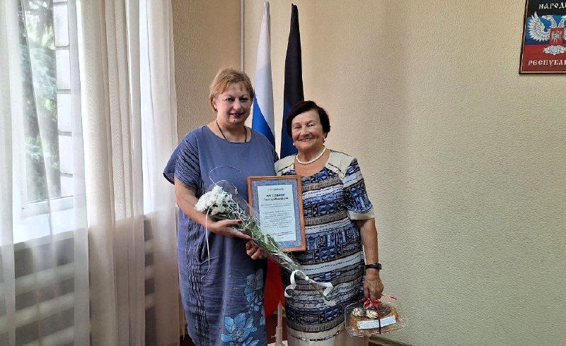 В рамках проекта «Возраст без границ» Общественного Движения «Донецкая Республика» состоялось поздравление Рогозиной Таисии Ивановны - председателя организации ветеранов Советского района В рамках проекта «Возраст без границ» Общественного Движения «Донецкая Республика» состоялось поздравление Рогозиной Таисии Ивановны - председателя организации ветеранов Советского района