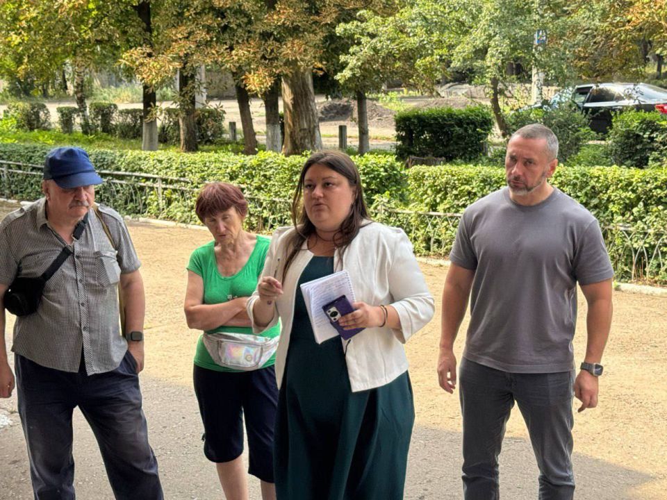 Депутаты Народного Совета ДНР Юрий Афендиков и Марина Каплянок провели ряд сходов граждан в Макеевке и Донецке Депутаты Народного Совета ДНР Юрий Афендиков и Марина Каплянок провели ряд сходов граждан в Макеевке и Донецке