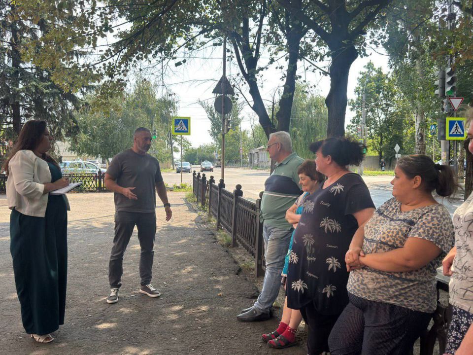 Депутаты Народного Совета ДНР Юрий Афендиков и Марина Каплянок провели ряд сходов граждан в Макеевке и Донецке Депутаты Народного Совета ДНР Юрий Афендиков и Марина Каплянок провели ряд сходов граждан в Макеевке и Донецке