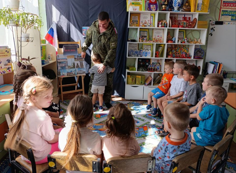 В рамках Года защитника Отечества и реализации Федеральной образовательной программы дошкольного образования, которая ориентирует дошкольное образование на патриотическое воспитание, формирование основ гражданской и... В рамках Года защитника Отечества и реализации Федеральной образовательной программы дошкольного образования, которая ориентирует дошкольное образование на патриотическое воспитание, формирование основ гражданской и...