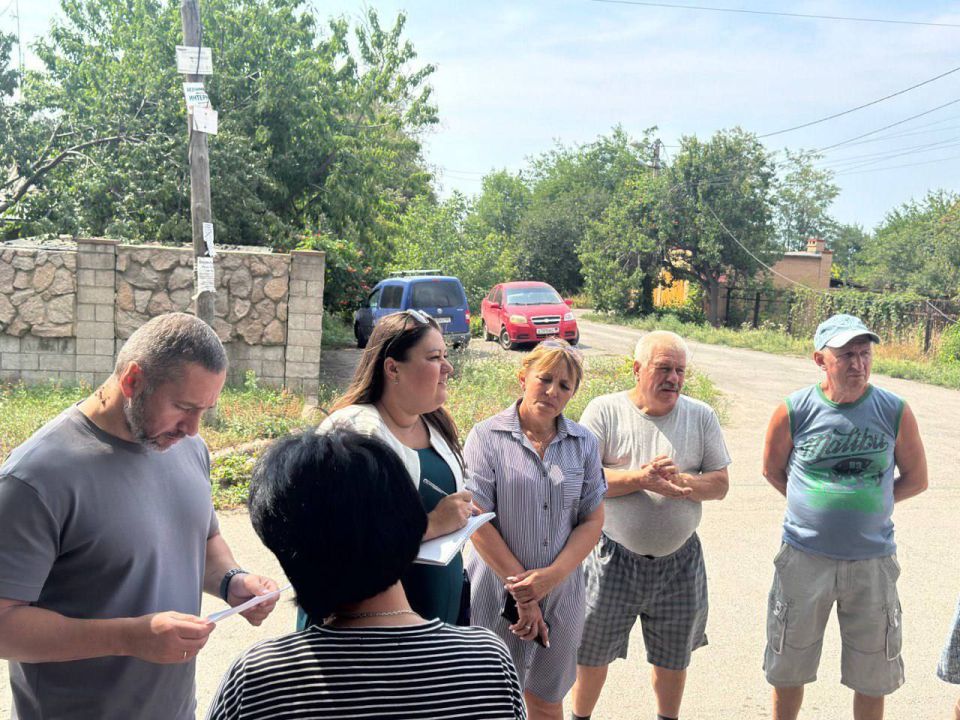 Депутаты Народного Совета ДНР Юрий Афендиков и Марина Каплянок провели ряд сходов граждан в Макеевке и Донецке Депутаты Народного Совета ДНР Юрий Афендиков и Марина Каплянок провели ряд сходов граждан в Макеевке и Донецке