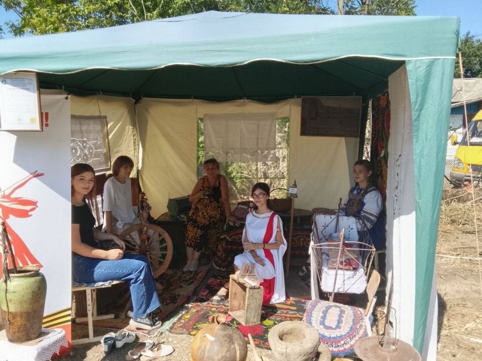 Более 40 тысяч жителей ДНР приняли участие в акции «Культурный Донбасс» Более 40 тысяч жителей ДНР приняли участие в акции «Культурный Донбасс»