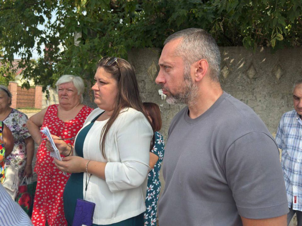 Депутаты Народного Совета ДНР Юрий Афендиков и Марина Каплянок провели ряд сходов граждан в Макеевке и Донецке Депутаты Народного Совета ДНР Юрий Афендиков и Марина Каплянок провели ряд сходов граждан в Макеевке и Донецке