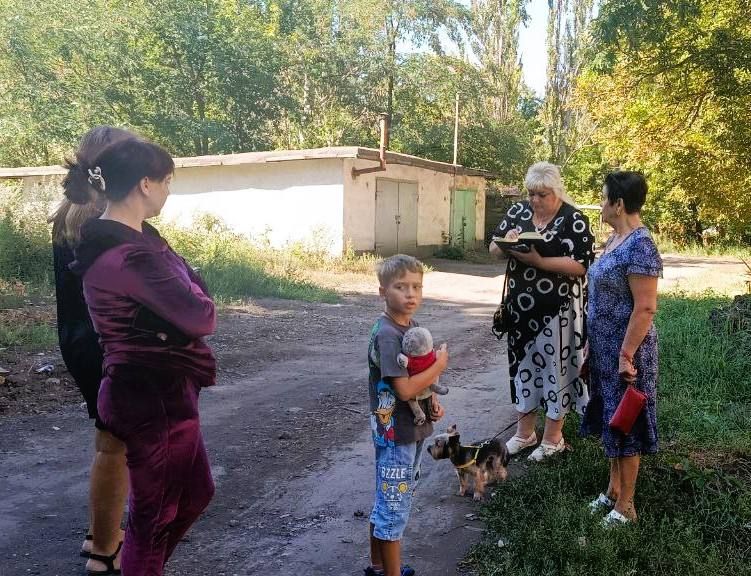 13 августа депутат Макеевского городского совета Оксана Бевцыкпровела встречи с жителями по адресам: микрорайон Магистральный, д. 5, 6 13 августа депутат Макеевского городского совета Оксана Бевцыкпровела встречи с жителями по адресам: микрорайон Магистральный, д. 5, 6