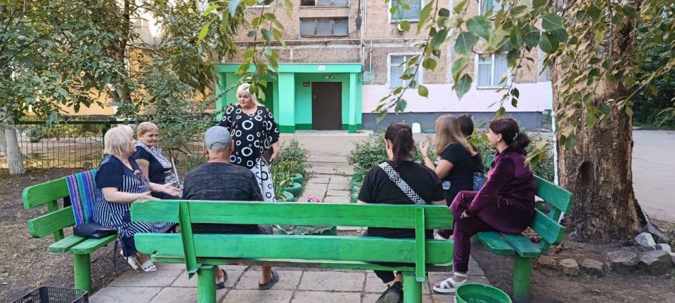 13 августа депутат Макеевского городского совета Оксана Бевцыкпровела встречи с жителями по адресам: микрорайон Магистральный, д. 5, 6