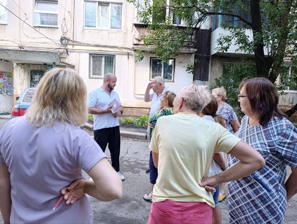 Депутаты Макеевского городского совета провели встречи с жителями города Депутаты Макеевского городского совета провели встречи с жителями города