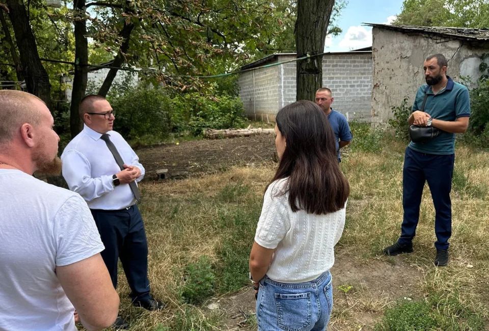 Андрей Крамар: Постоянный диалог с жителями Республики, прием и передача обратной связи из муниципалитетов, контроль работы местных чиновников, коммунальных и иных служб (чтобы иметь возможность оперативно приходить на... Андрей Крамар: Постоянный диалог с жителями Республики, прием и передача обратной связи из муниципалитетов, контроль работы местных чиновников, коммунальных и иных служб (чтобы иметь возможность оперативно приходить на...