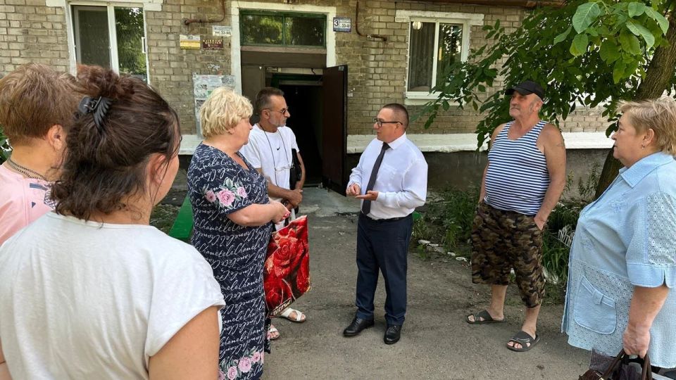 Андрей Крамар: Постоянный диалог с жителями Республики, прием и передача обратной связи из муниципалитетов, контроль работы местных чиновников, коммунальных и иных служб (чтобы иметь возможность оперативно приходить на...