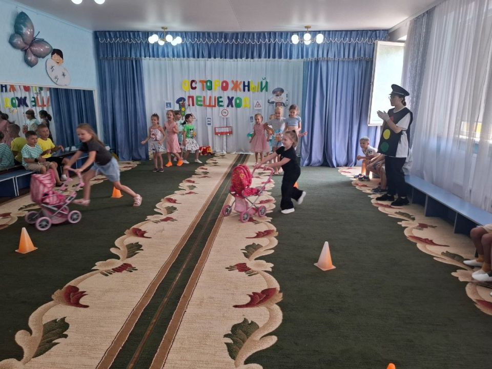 В ГКДОУ "ДЕТСКИЙ САД № 186 Г.О. МАКЕЕВКА" ДНР, с целью реализации проекта "Безопасные дороги", проведено мероприятие по Правилам дорожного движения "Весёлый Светофорик» В ГКДОУ "ДЕТСКИЙ САД № 186 Г.О. МАКЕЕВКА" ДНР, с целью реализации проекта "Безопасные дороги", проведено мероприятие по Правилам дорожного движения "Весёлый Светофорик»