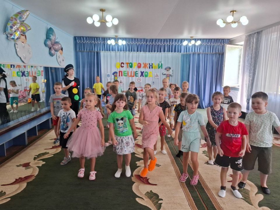 В ГКДОУ "ДЕТСКИЙ САД № 186 Г.О. МАКЕЕВКА" ДНР, с целью реализации проекта "Безопасные дороги", проведено мероприятие по Правилам дорожного движения "Весёлый Светофорик» В ГКДОУ "ДЕТСКИЙ САД № 186 Г.О. МАКЕЕВКА" ДНР, с целью реализации проекта "Безопасные дороги", проведено мероприятие по Правилам дорожного движения "Весёлый Светофорик»