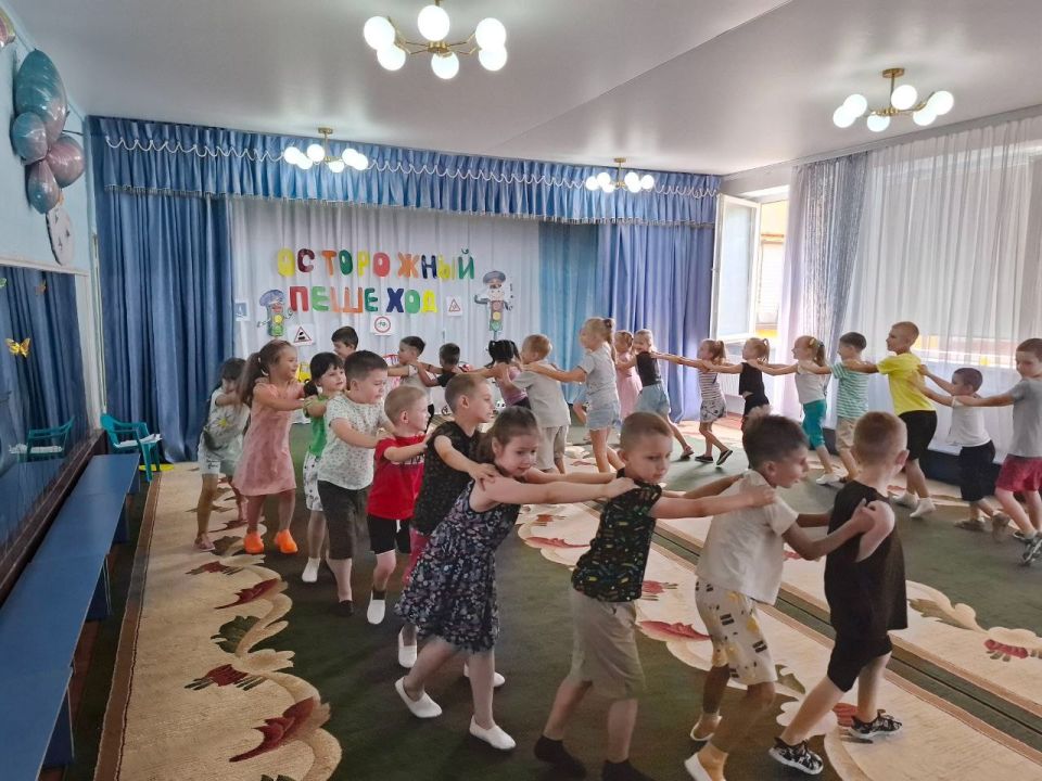 В ГКДОУ "ДЕТСКИЙ САД № 186 Г.О. МАКЕЕВКА" ДНР, с целью реализации проекта "Безопасные дороги", проведено мероприятие по Правилам дорожного движения "Весёлый Светофорик» В ГКДОУ "ДЕТСКИЙ САД № 186 Г.О. МАКЕЕВКА" ДНР, с целью реализации проекта "Безопасные дороги", проведено мероприятие по Правилам дорожного движения "Весёлый Светофорик»