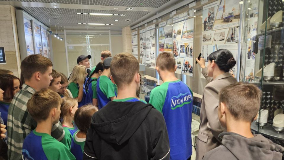 Ребята из Макеевки прибыли в Сургут на экскурсию! Ребята из Макеевки прибыли в Сургут на экскурсию!