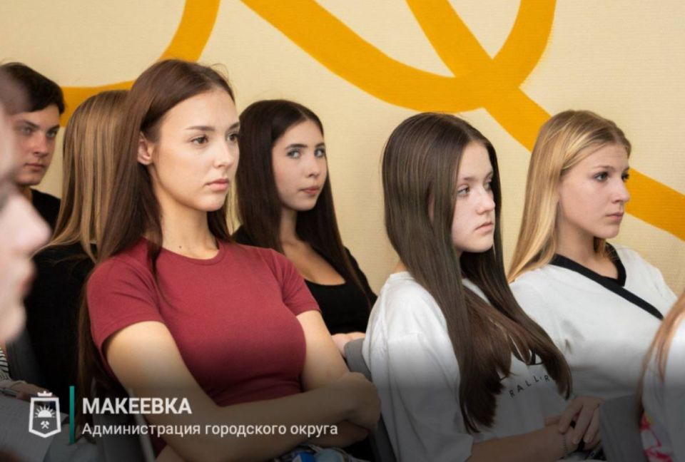  :        
