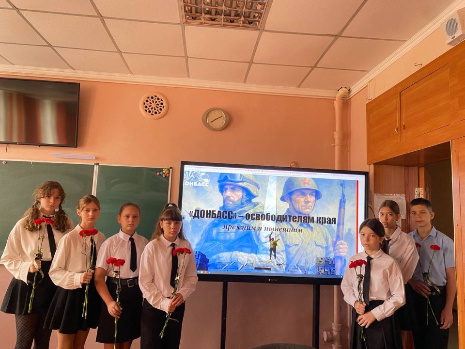 Александр Подгорный: 5 сентября 2025 года в общеобразовательных организациях городского округа Макеевка на первом уроке было проведено занятие в рамках регионального компонента программы курса внеурочной деятельности... Александр Подгорный: 5 сентября 2025 года в общеобразовательных организациях городского округа Макеевка на первом уроке было проведено занятие в рамках регионального компонента программы курса внеурочной деятельности...