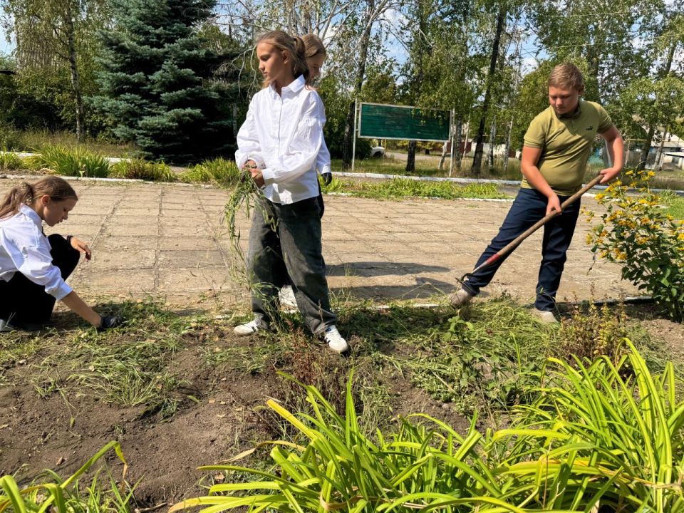 5 сентября в преддверии празднования 82-ой годовщины освобождения Донбасса от немецко-фашистских захватчиков в рамках партийных проектов Единой России «Историческая память», «Городская среда» в Советском внутригородском... 5 сентября в преддверии празднования 82-ой годовщины освобождения Донбасса от немецко-фашистских захватчиков в рамках партийных проектов Единой России «Историческая память», «Городская среда» в Советском внутригородском...