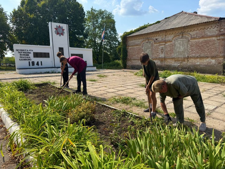 5 сентября в преддверии празднования 82-ой годовщины освобождения Донбасса от немецко-фашистских захватчиков в рамках партийных проектов Единой России «Историческая память», «Городская среда» в Советском внутригородском... 5 сентября в преддверии празднования 82-ой годовщины освобождения Донбасса от немецко-фашистских захватчиков в рамках партийных проектов Единой России «Историческая память», «Городская среда» в Советском внутригородском...