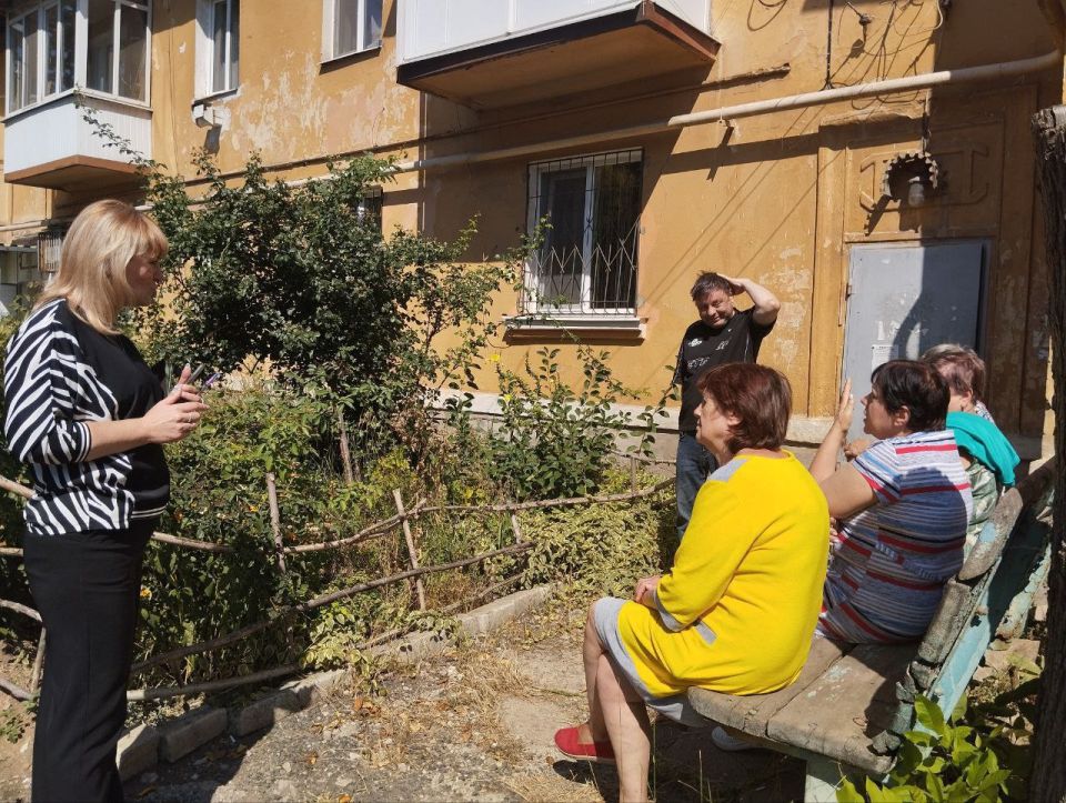 5 сентября в Червоногвардейском районе заместитель руководителя Управы Червоногвардейского внутригородского района Татьяна Задорожная провела встречу с жителями жилого массива Калинина возле дома № 7 по улице Третьякевича 5 сентября в Червоногвардейском районе заместитель руководителя Управы Червоногвардейского внутригородского района Татьяна Задорожная провела встречу с жителями жилого массива Калинина возле дома № 7 по улице Третьякевича