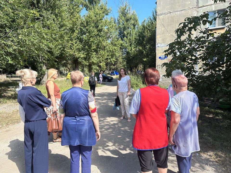 Сегодня, 4 сентября, спикер Татьяна Ткачик провела встречи с жителями городского округа по адресу: г.о. Макеевка, г. Макеевка, кв-л Гвардейский, 29 и 17