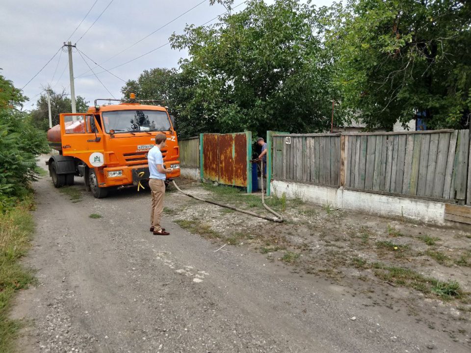 Для обеспечения водой жителей района Управой Кировского внутригородского района при поддержке региона-шефа Московская область ежедневно осуществляется подвоз воды для жителей домов, в которые в установленный графиком день не... Для обеспечения водой жителей района Управой Кировского внутригородского района при поддержке региона-шефа Московская область ежедневно осуществляется подвоз воды для жителей домов, в которые в установленный графиком день не...