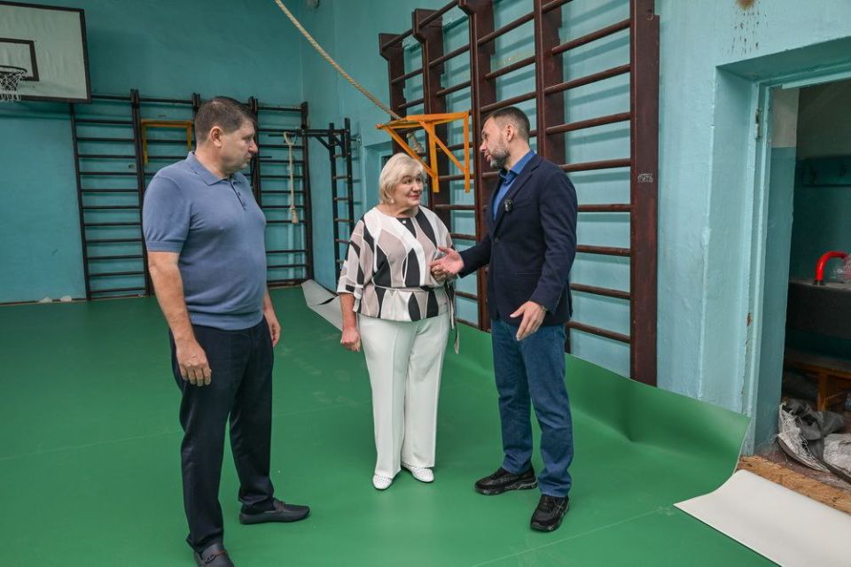 Денис Пушилин проверил, как идет восстановление родной для него школы №56 в Макеевке Денис Пушилин проверил, как идет восстановление родной для него школы №56 в Макеевке