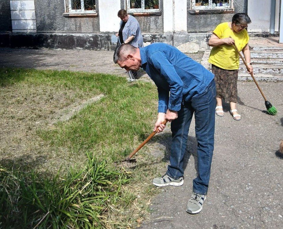 В преддверии празднования 82-й годовщины освобождения Макеевки и Донбасса от немецко-фашистских захватчиков и Дня города Макеевка учреждения и организации района продолжают работы по наведению санитарного порядка на... В преддверии празднования 82-й годовщины освобождения Макеевки и Донбасса от немецко-фашистских захватчиков и Дня города Макеевка учреждения и организации района продолжают работы по наведению санитарного порядка на...
