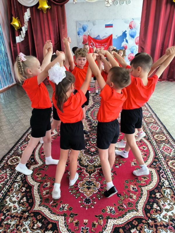 В ГКДОУ "ДЕТСКИЙ САД № 20 Г.О. МАКЕЕВКА" ДНР воспитанники подготовительных групп приняли участие в мероприятиях, посвящённых годовщине Освобождения Донбасса от немецко-фашистских войск В ГКДОУ "ДЕТСКИЙ САД № 20 Г.О. МАКЕЕВКА" ДНР воспитанники подготовительных групп приняли участие в мероприятиях, посвящённых годовщине Освобождения Донбасса от немецко-фашистских войск