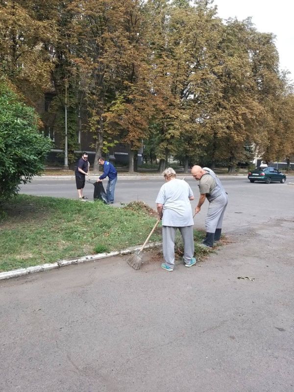 До Дня города осталось уже немного времени, и прежде, чем заняться более праздничными заботами, нужно хорошенько прибраться До Дня города осталось уже немного времени, и прежде, чем заняться более праздничными заботами, нужно хорошенько прибраться