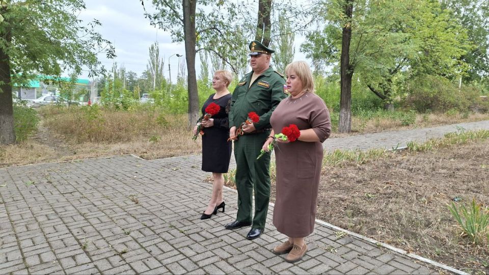 5 сентября в Горняцком внутригородском районе городского округа Макеевка состоялось возложение цветов, приуроченное ко Дню освобождения Донбасса