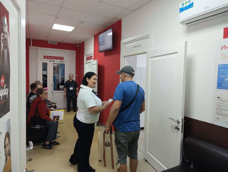 Владислав Ключаров: Побывал в многофункциональном центре Советского района, ознакомился с работой учреждения и пообщался с посетителями Владислав Ключаров: Побывал в многофункциональном центре Советского района, ознакомился с работой учреждения и пообщался с посетителями