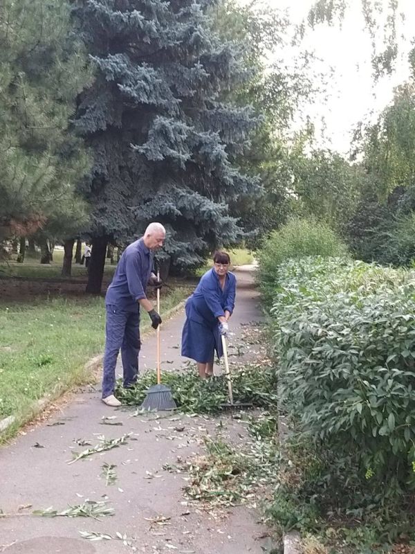 До Дня города осталось уже немного времени, и прежде, чем заняться более праздничными заботами, нужно хорошенько прибраться До Дня города осталось уже немного времени, и прежде, чем заняться более праздничными заботами, нужно хорошенько прибраться
