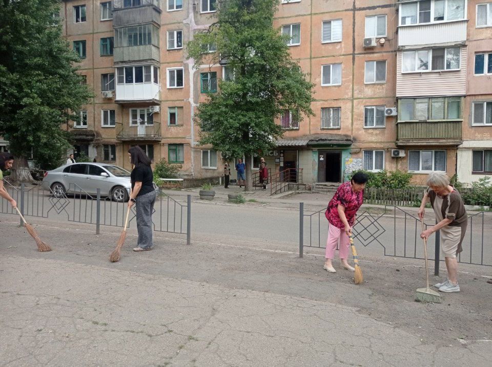    82-       -                ...