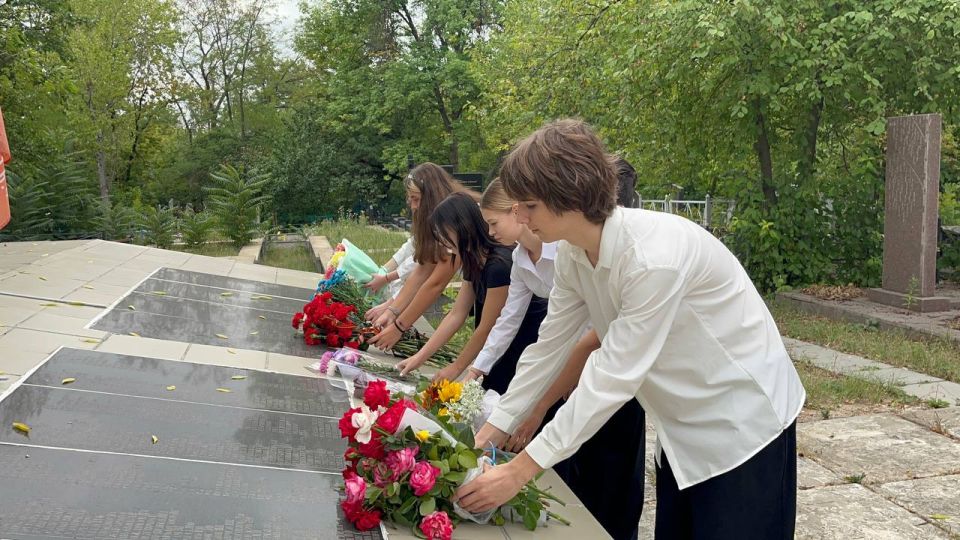 Есть память, которой не будет забвенья Есть память, которой не будет забвенья