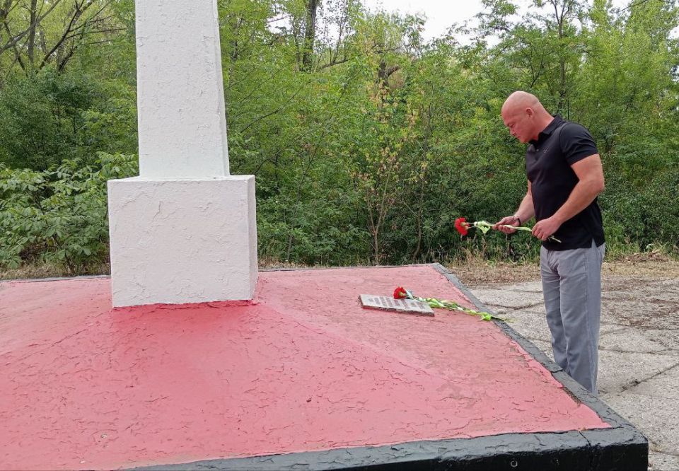 5 сентября в Горняцком внутригородском районе городского округа Макеевка состоялось возложение цветов, приуроченное ко Дню освобождения Донбасса 5 сентября в Горняцком внутригородском районе городского округа Макеевка состоялось возложение цветов, приуроченное ко Дню освобождения Донбасса