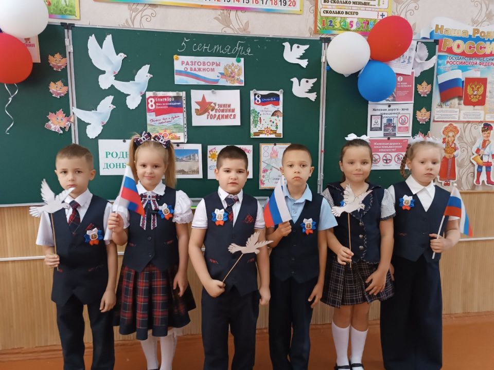 Александр Подгорный: 5 сентября 2025 года в общеобразовательных организациях городского округа Макеевка на первом уроке было проведено занятие в рамках регионального компонента программы курса внеурочной деятельности... Александр Подгорный: 5 сентября 2025 года в общеобразовательных организациях городского округа Макеевка на первом уроке было проведено занятие в рамках регионального компонента программы курса внеурочной деятельности...