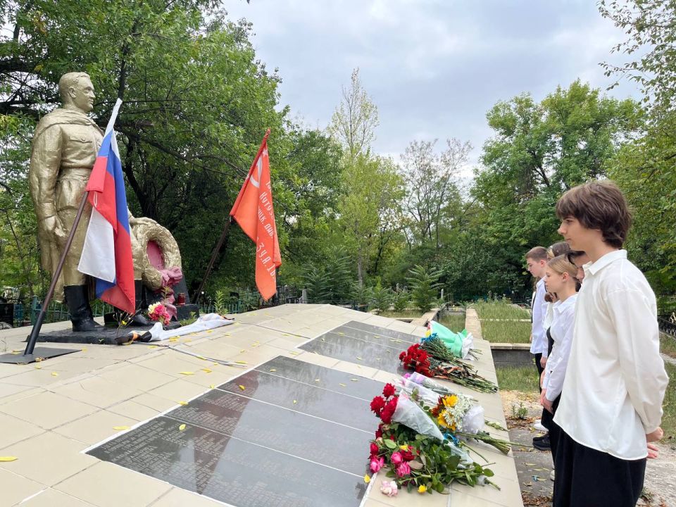 Есть память, которой не будет забвенья Есть память, которой не будет забвенья