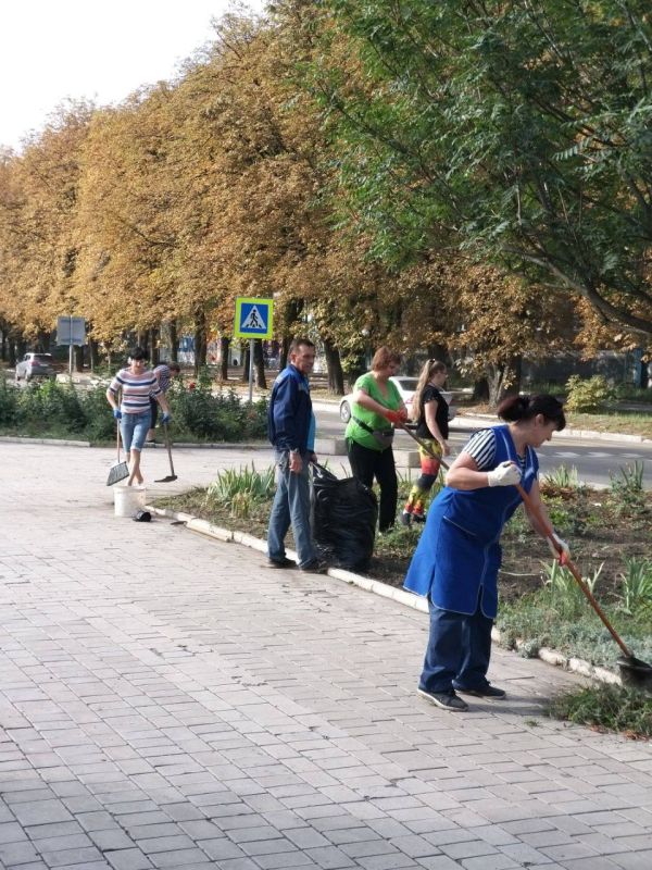 До Дня города осталось уже немного времени, и прежде, чем заняться более праздничными заботами, нужно хорошенько прибраться До Дня города осталось уже немного времени, и прежде, чем заняться более праздничными заботами, нужно хорошенько прибраться