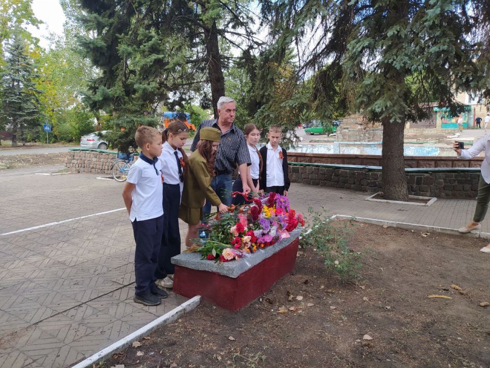 5 сентября в Горняцком внутригородском районе городского округа Макеевка состоялось возложение цветов, приуроченное ко Дню освобождения Донбасса 5 сентября в Горняцком внутригородском районе городского округа Макеевка состоялось возложение цветов, приуроченное ко Дню освобождения Донбасса