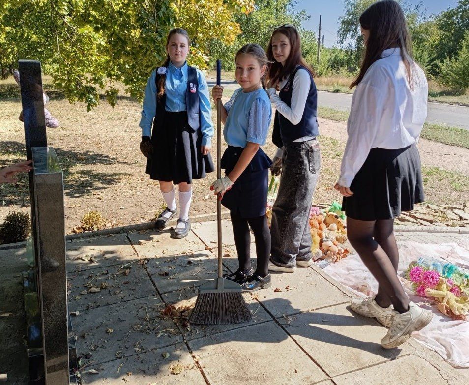 Акция «Чистый обелиск». Сегодня, 5 сентября, в преддверии Дня освобождения Макеевки, в рамках партийного проекта «Историческая Память» Всероссийской политической партии «Единая Россия», состоялась акция «Чистый обелиск» Акция «Чистый обелиск». Сегодня, 5 сентября, в преддверии Дня освобождения Макеевки, в рамках партийного проекта «Историческая Память» Всероссийской политической партии «Единая Россия», состоялась акция «Чистый обелиск»