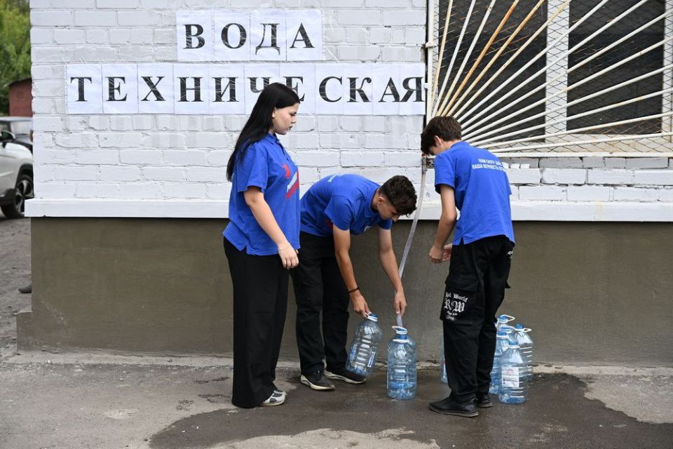 Александр Подгорный: Во время посещения котельной №1 в микрорайоне Зеленый города Макеевки встретился с волонтерами «Молодой гвардии» Александр Подгорный: Во время посещения котельной №1 в микрорайоне Зеленый города Макеевки встретился с волонтерами «Молодой гвардии»