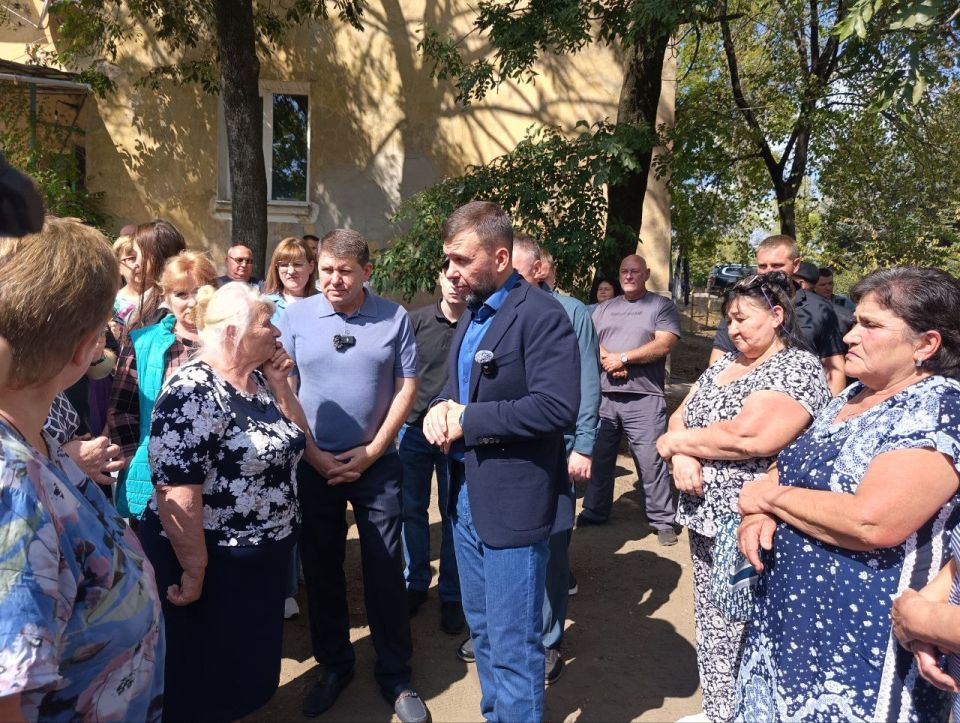 Владислав Ключаров: Вместе с Главой ДНР Денисом Владимировичем Пушилиным посетили различные организации нашего города Владислав Ключаров: Вместе с Главой ДНР Денисом Владимировичем Пушилиным посетили различные организации нашего города