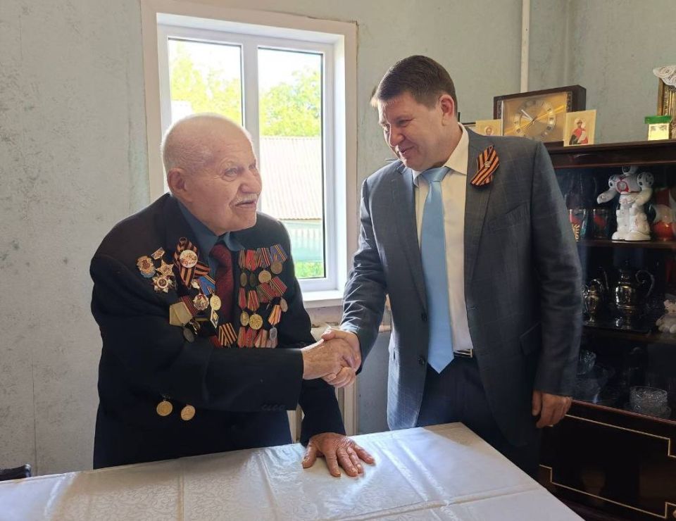 Владислав Ключаров: В этот важный день поздравил Валентину Тимофеевну Базилевич-Болотову и Николая Павловича Мельникова с 82-й годовщиной освобождения Макеевки от немецко-фашистских захватчиков Владислав Ключаров: В этот важный день поздравил Валентину Тимофеевну Базилевич-Болотову и Николая Павловича Мельникова с 82-й годовщиной освобождения Макеевки от немецко-фашистских захватчиков