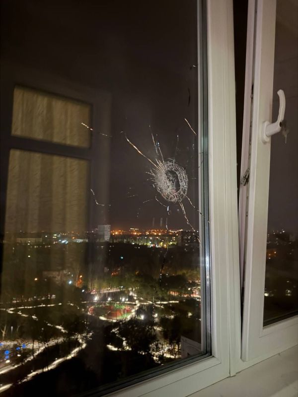 Киевский режим нанес несколько ударов по Калининскому району Донецка и Макеевке вечером воскресенья Киевский режим нанес несколько ударов по Калининскому району Донецка и Макеевке вечером воскресенья